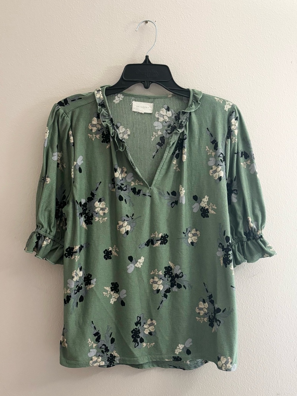 5/$15 🩷 MELLODAY Sage Green Floral Ruffle V-Neck Blouse - Picture 2 of 5